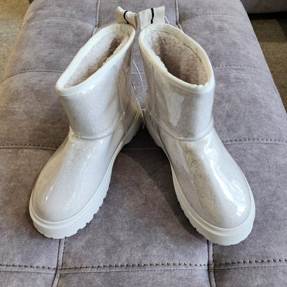 Steve Madden Shoes - NEW Steve Madden Women's Off-White Darth Boucle Boots